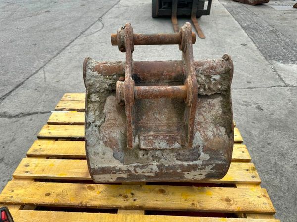 18 inch  DIGGING BUCKET ... 35MM ...# 270-18 377219104