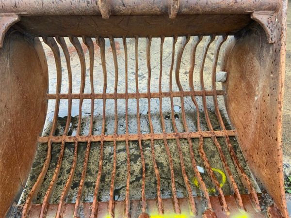 60" RIDDLE BUCKET......80mm PINS........262c. 377219129