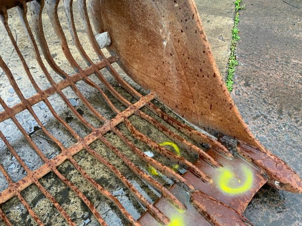 60" RIDDLE BUCKET......80mm PINS........262c. 377219131