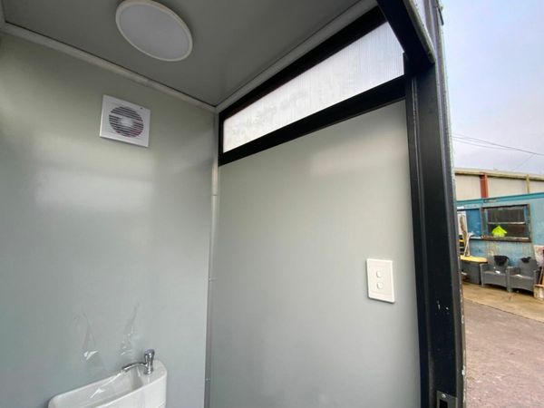 UNUSED SINGLE PORTABLE TOILET CABINET....1036 377219282