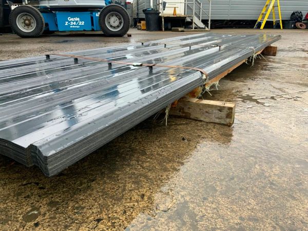 UNUSED 12ft ROOF SHEETING / CLADDING.......7466 377219224