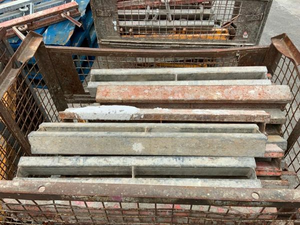 PERI SHUTTERING PANS / FORMWORK WALERS. 377219491