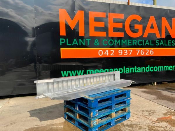 2.5mts ALUMINIUM LOADING RAMPS....6 TONNE...3755.. 377219405