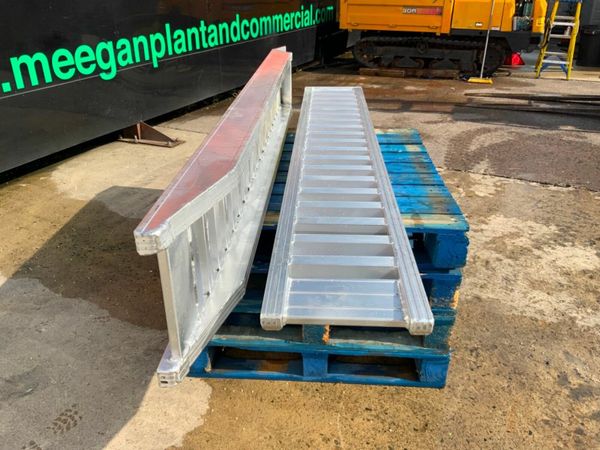 2.5mts ALUMINIUM LOADING RAMPS....6 TONNE...3755.. 377219408