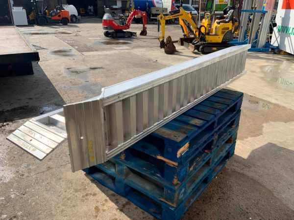 2.5mts ALUMINIUM LOADING RAMPS....6 TONNE...3755.. 377219410