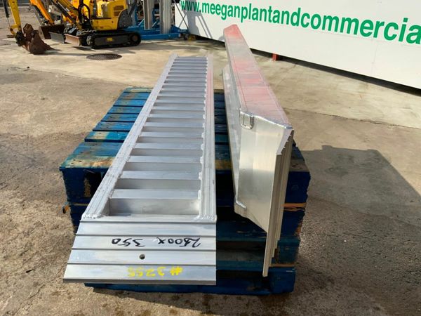 2.5mts ALUMINIUM LOADING RAMPS....6 TONNE...3755.. 377219411