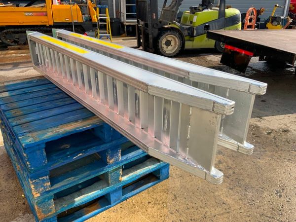 2.5mts ALUMINIUM LOADING RAMPS....6 TONNE...3755.. 377219413