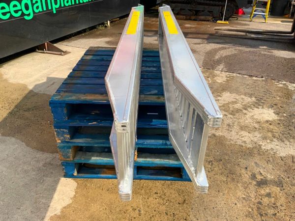 2.5mts ALUMINIUM LOADING RAMPS....6 TONNE...3755.. 377219414