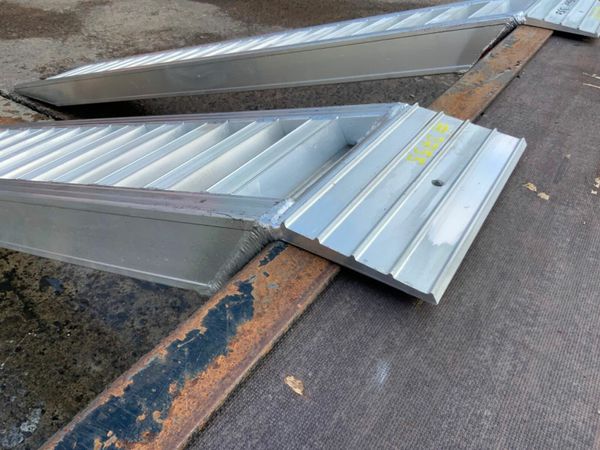 2.5mts ALUMINIUM LOADING RAMPS....6 TONNE...3755.. 377219418