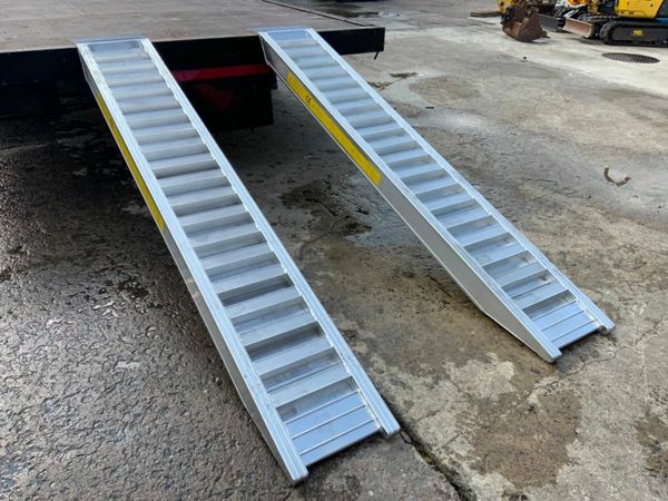 2.5mts ALUMINIUM LOADING RAMPS....6 TONNE...3755.. 377219421