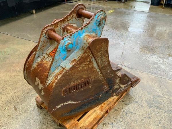 30" EUROFAB BUCKET........65mm PINS.............14 377219677