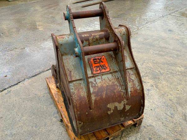 30" EUROFAB BUCKET........65mm PINS.............14 377219679