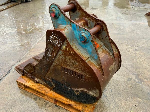 30" EUROFAB BUCKET........65mm PINS.............14 377219680