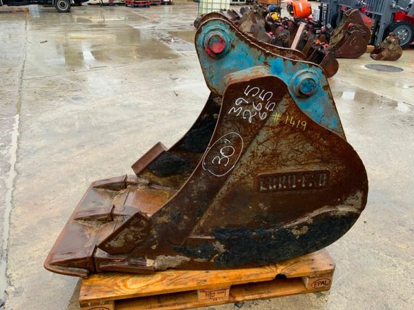 30" EUROFAB BUCKET........65mm PINS.............14 377219682