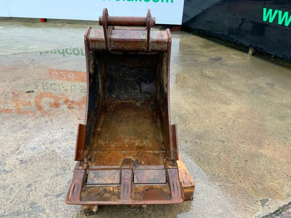 30" EUROFAB BUCKET........65mm PINS.............14 377219684