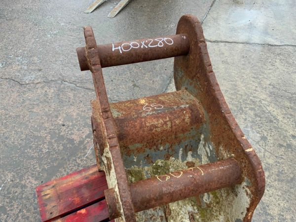 18" EUROFAB BUCKET...65mm PINS........0337. 377219723