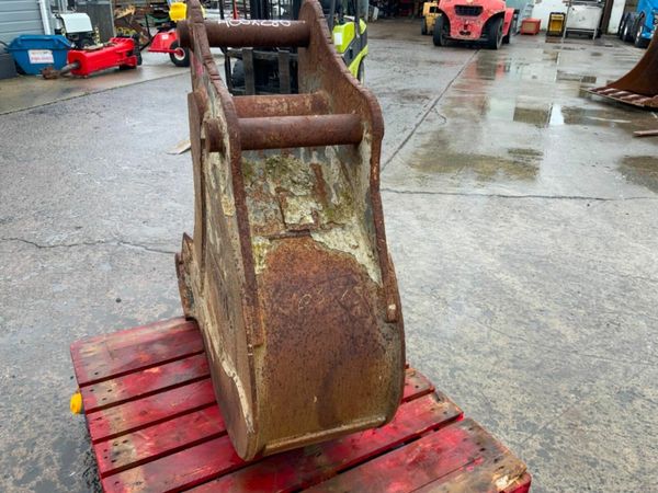 18" EUROFAB BUCKET...65mm PINS........0337. 377219724