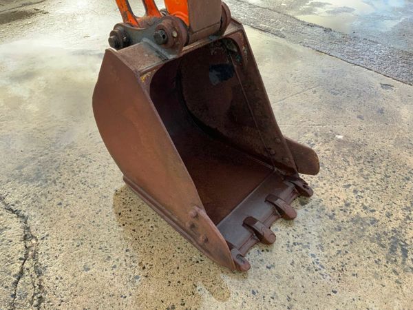 HITACHI Ex80u ...8 TON DIGGER EXCAVATOR...6667hrs. 377219860