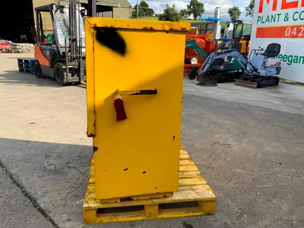 WORKSHOP TOOL STORAGE CHEST......3938 377219822