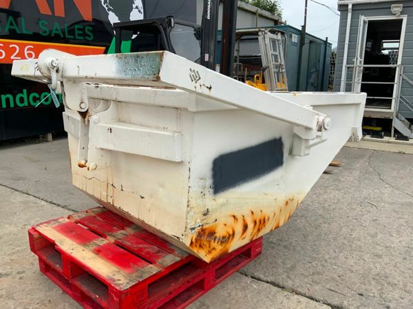 CONQUIP 1500lts SELF TIPPING BOAT SKIP.......158. 377219977