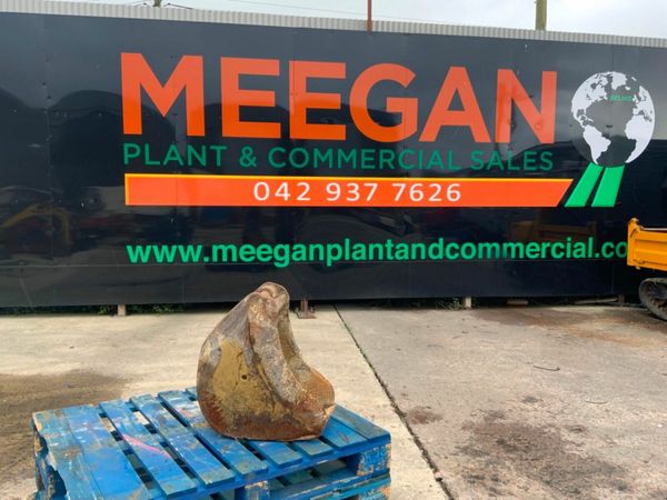 12" DIGGING BUCKET......45mm PINS.......2010-12. 377219986