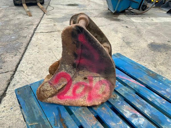 12" DIGGING BUCKET......45mm PINS.......2010-12. 377219991