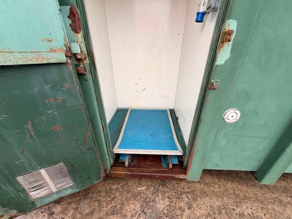 HOOK LOADER ...WELFARE UNIT , toilet and canteen. 377220196