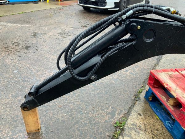 SKID STEER BACK ACTOR  / DIGGER JIB........ 377220280