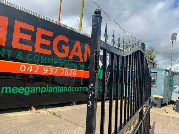14ft DECORATIVE ENTRANCE GATES.......440. 377220359