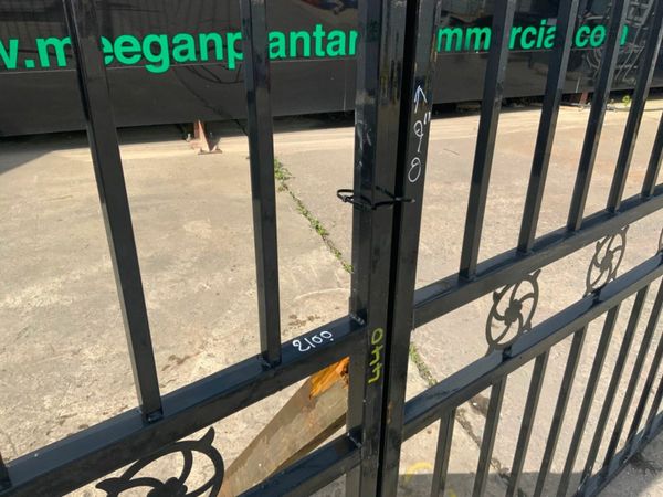 14ft DECORATIVE ENTRANCE GATES.......440. 377220360