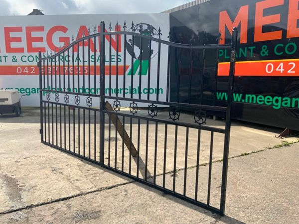 14ft DECORATIVE ENTRANCE GATES.......440. 377220367