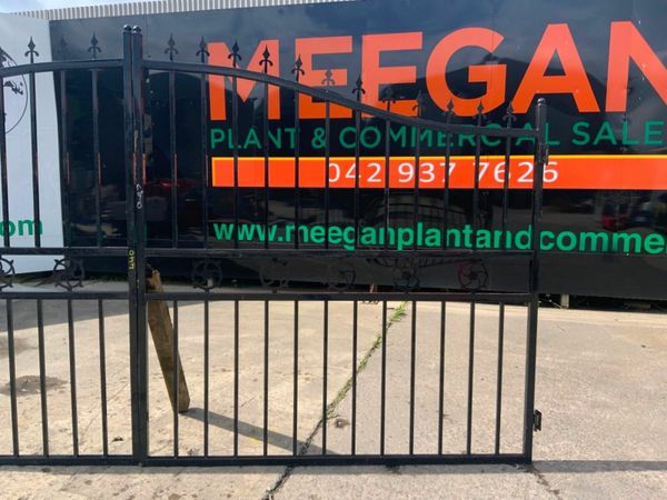 14ft DECORATIVE ENTRANCE GATES.......440. 377220368