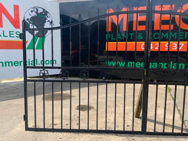 14ft DECORATIVE ENTRANCE GATES.......440. 377220369