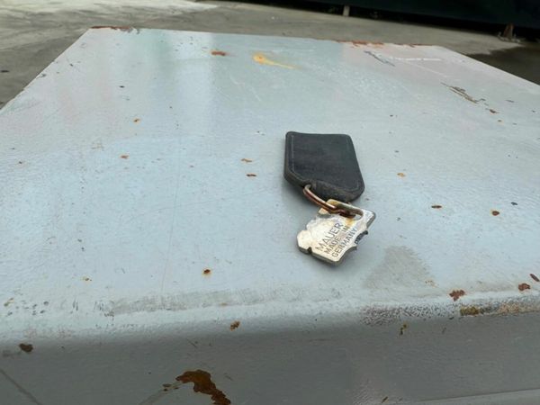 CHURCHILL SAFE COMPANY ...MONEY SAFE...2176 377220399