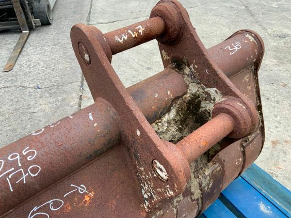 36" DIGGING BUCKET......50mm PINS.....190w. 377220477