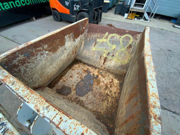 750lts CONQUIP SELF TIPPING CRANE SKIP.....837c. 377220496