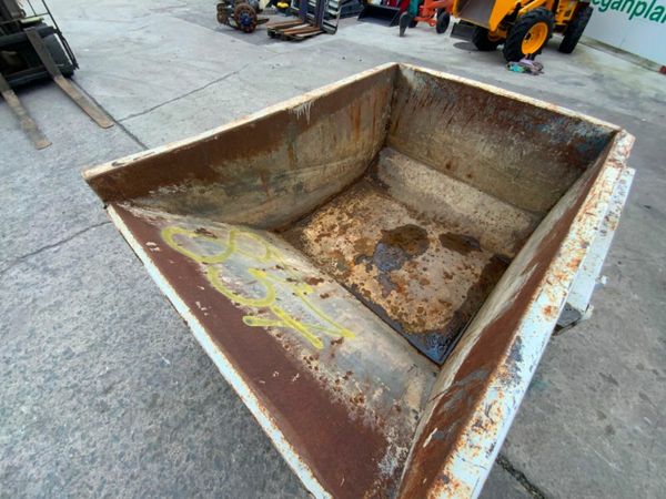 750lts CONQUIP SELF TIPPING CRANE SKIP.....837c. 377220498