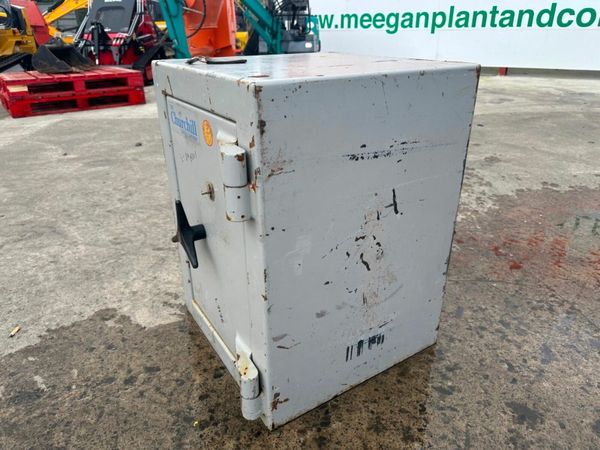 CHURCHILL SAFE COMPANY ...MONEY SAFE...2176 377220403