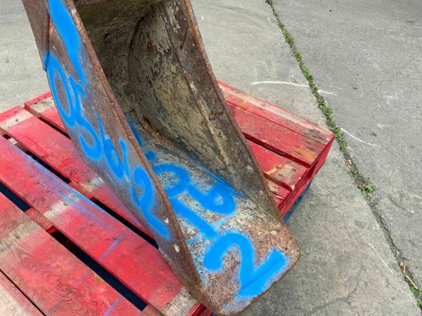 12" DIGGING BUCKET.....50mm PIN.........05612. 377220411