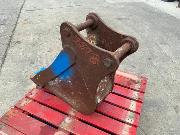 12" DIGGING BUCKET.....50mm PIN.........05612. 377220415