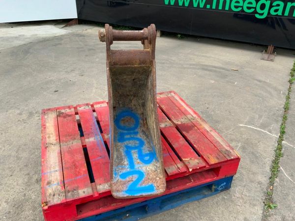 12" DIGGING BUCKET.....50mm PIN.........05612. 377220418