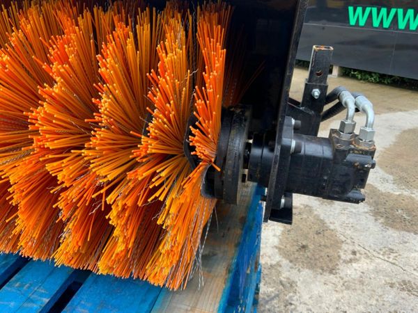 MINI SKID STEER ROAD BRUSH / SWEEPER....1212w. 377220581