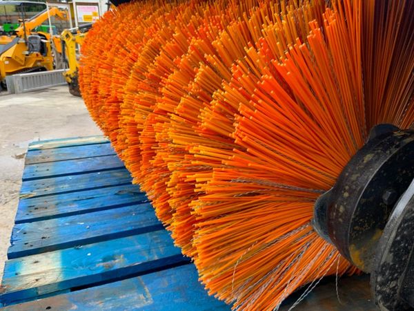 MINI SKID STEER ROAD BRUSH / SWEEPER....1212w. 377220585