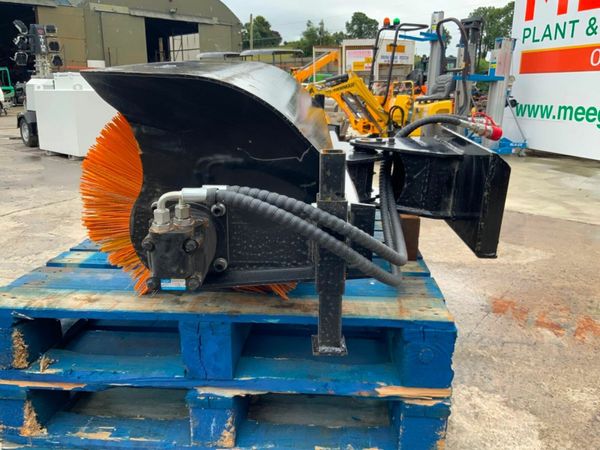 MINI SKID STEER ROAD BRUSH / SWEEPER....1212w. 377220587