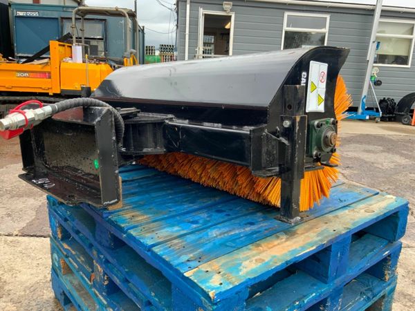 MINI SKID STEER ROAD BRUSH / SWEEPER....1212w. 377220590