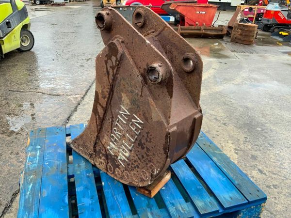 12" JCB DIGGING BUCKET..........45m PINS......200w 377220645