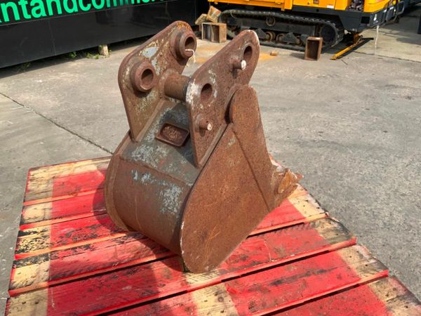 12" MINI DIGGER BUCKET........40mm PINS........176 377220657