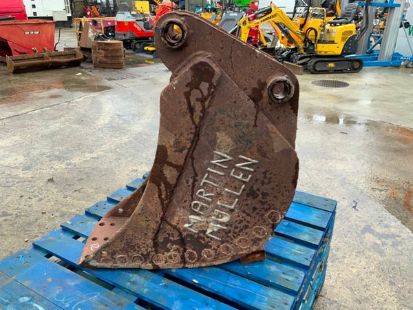 12" JCB DIGGING BUCKET..........45m PINS......200w 377220639