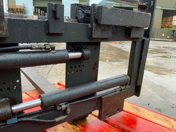 DURWEN FORK LIFT SLIDING CARRIAGE.........618. 377220930