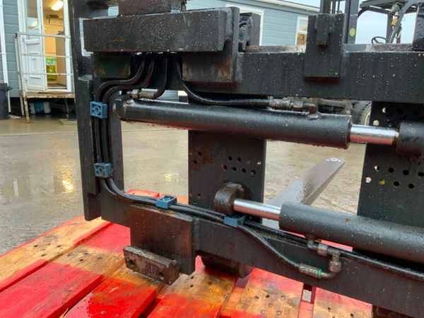 DURWEN FORK LIFT SLIDING CARRIAGE.........618. 377220931